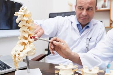 Những lý do cho sự phát triển của bệnh xương khớp của cột sống