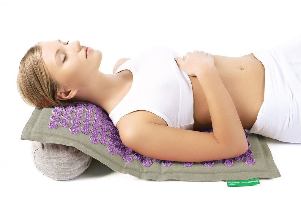 Dụng cụ bôi kim sẽ giúp ích trong cuộc chiến chống thoái hóa đốt sống cổ