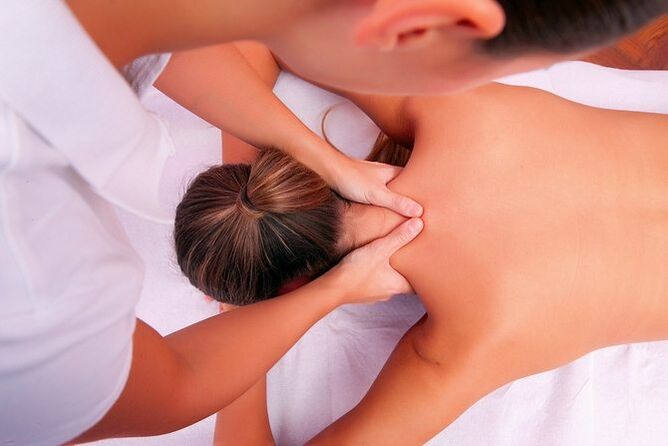 Massage sẽ cải thiện lưu thông máu ở cổ bị thoái hóa khớp